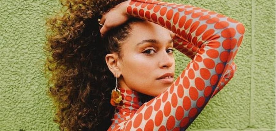 Izzy Bizu