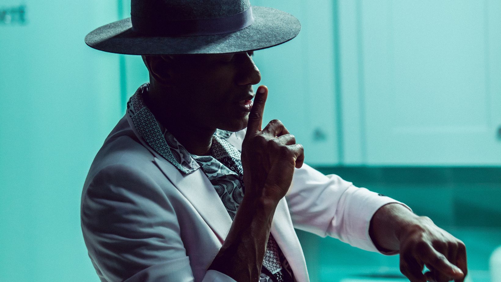 Aloe Blacc \u0026 Cooper Alan Revisit “Wake Me Up” in New Country Version, image size:1640x924